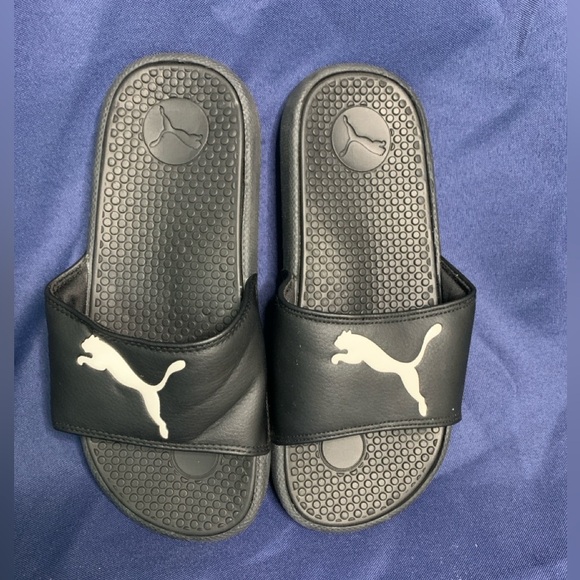 Kids Puma Slides, size 3, in great condition great condition. - Picture 1 of 2